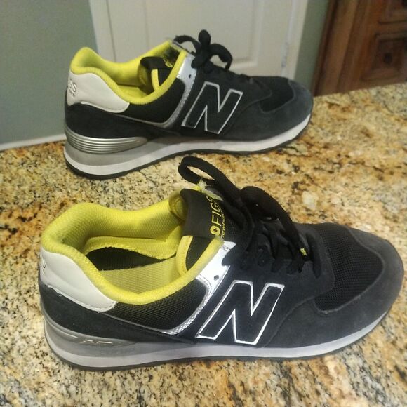 Rare New balance Classic Figs WL574FIG Womens Shoes Sneakers Size 9.5 - Picture 1 of 12